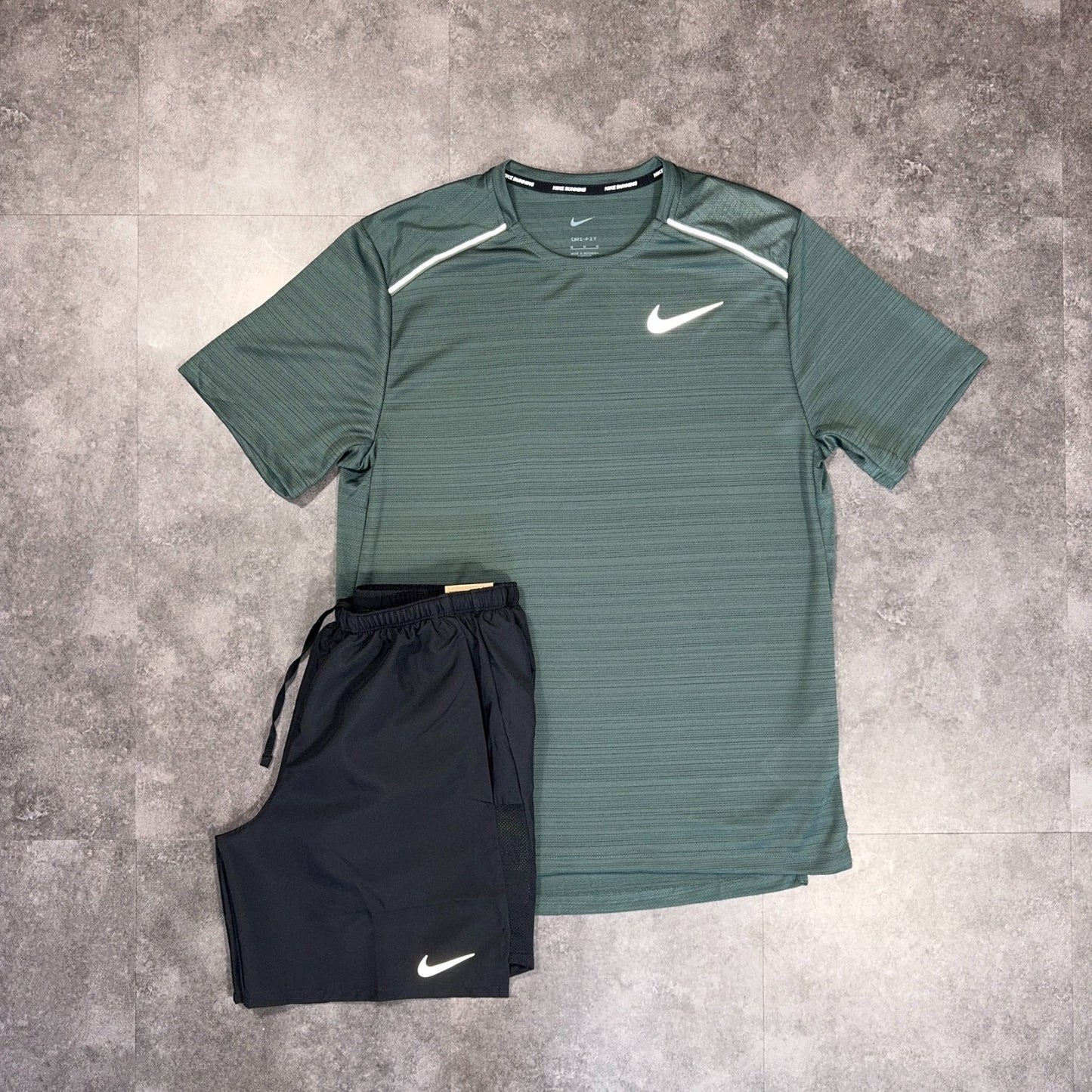 Ensemble Nike Runing vert kaki